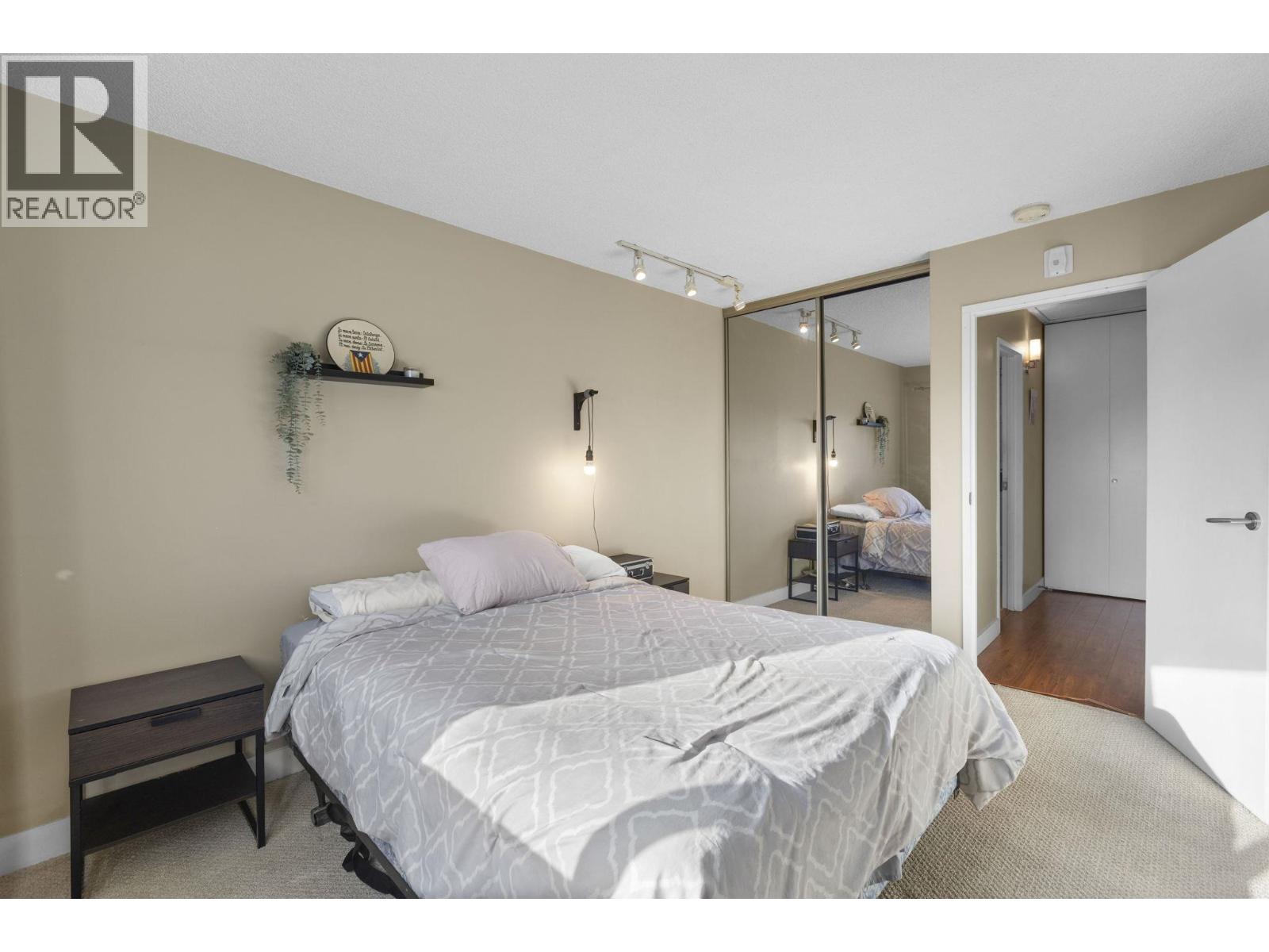 337 340 W 3RD STREET, North Vancouver