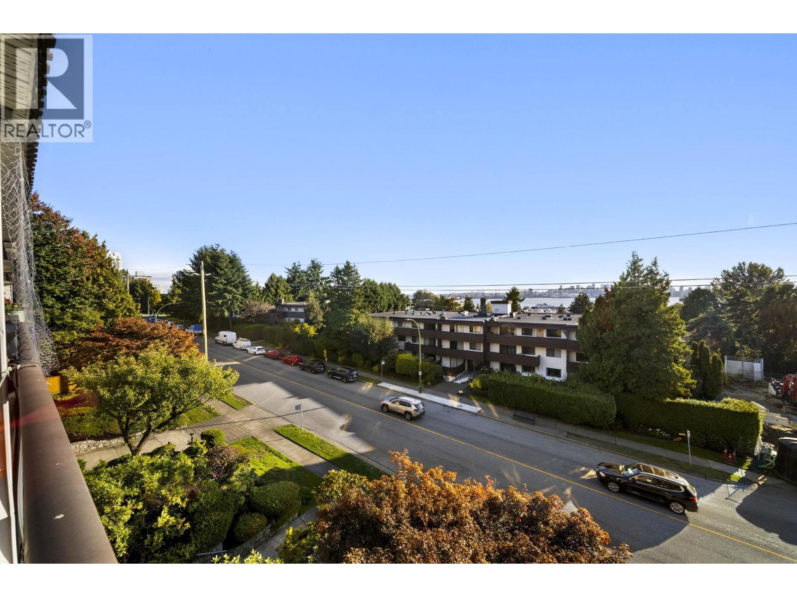 337 340 W 3RD STREET, North Vancouver