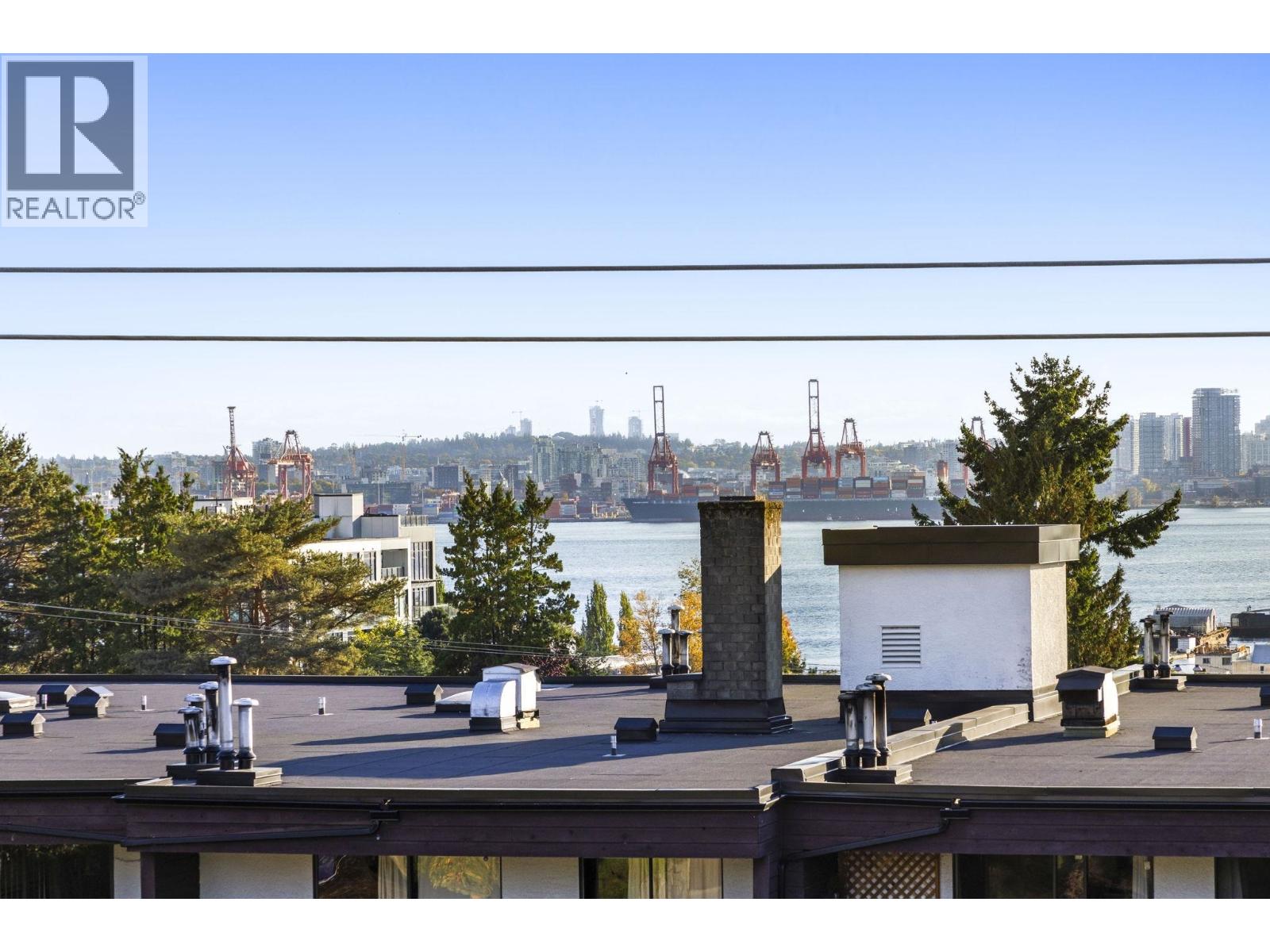 337 340 W 3RD STREET, North Vancouver