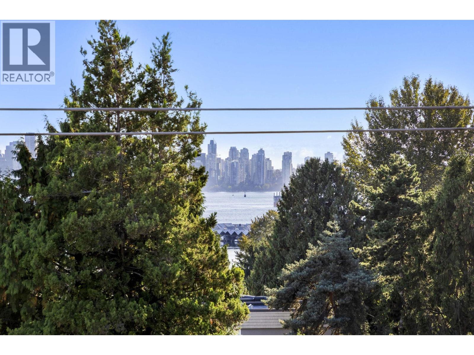 337 340 W 3RD STREET, North Vancouver