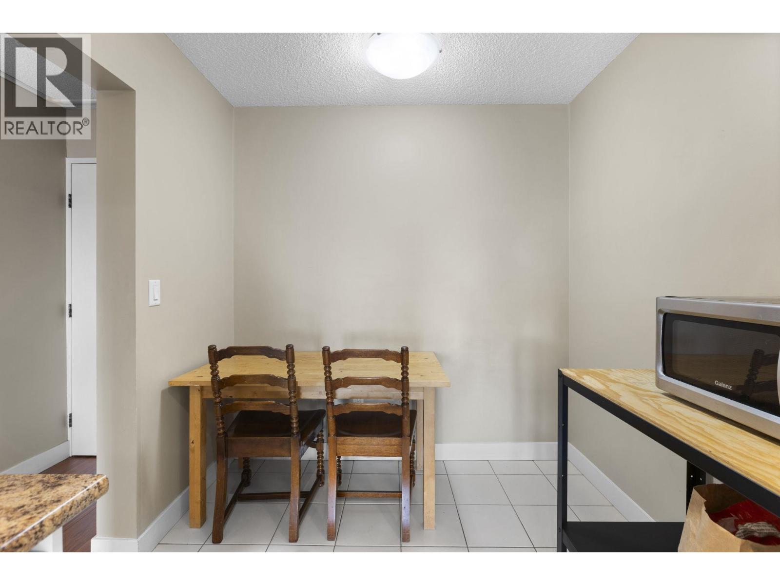 337 340 W 3RD STREET, North Vancouver