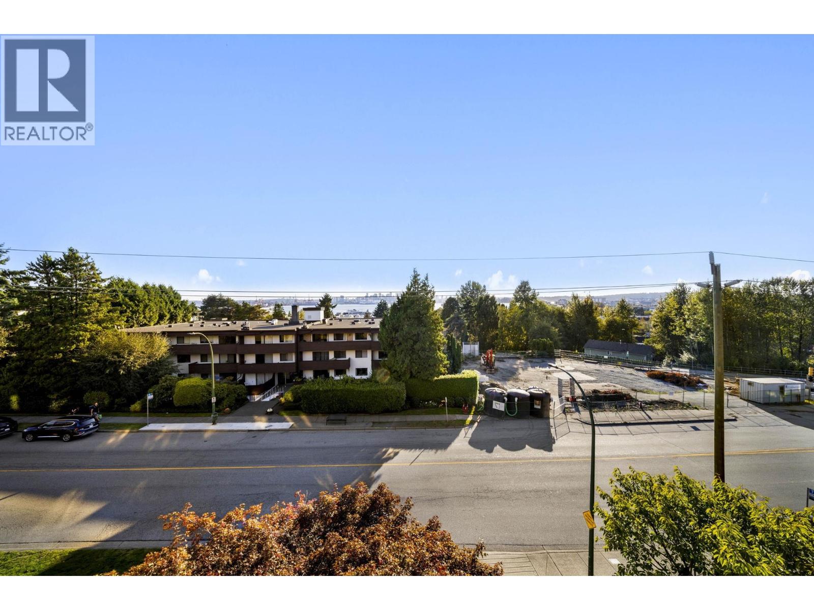 337 340 W 3RD STREET, North Vancouver