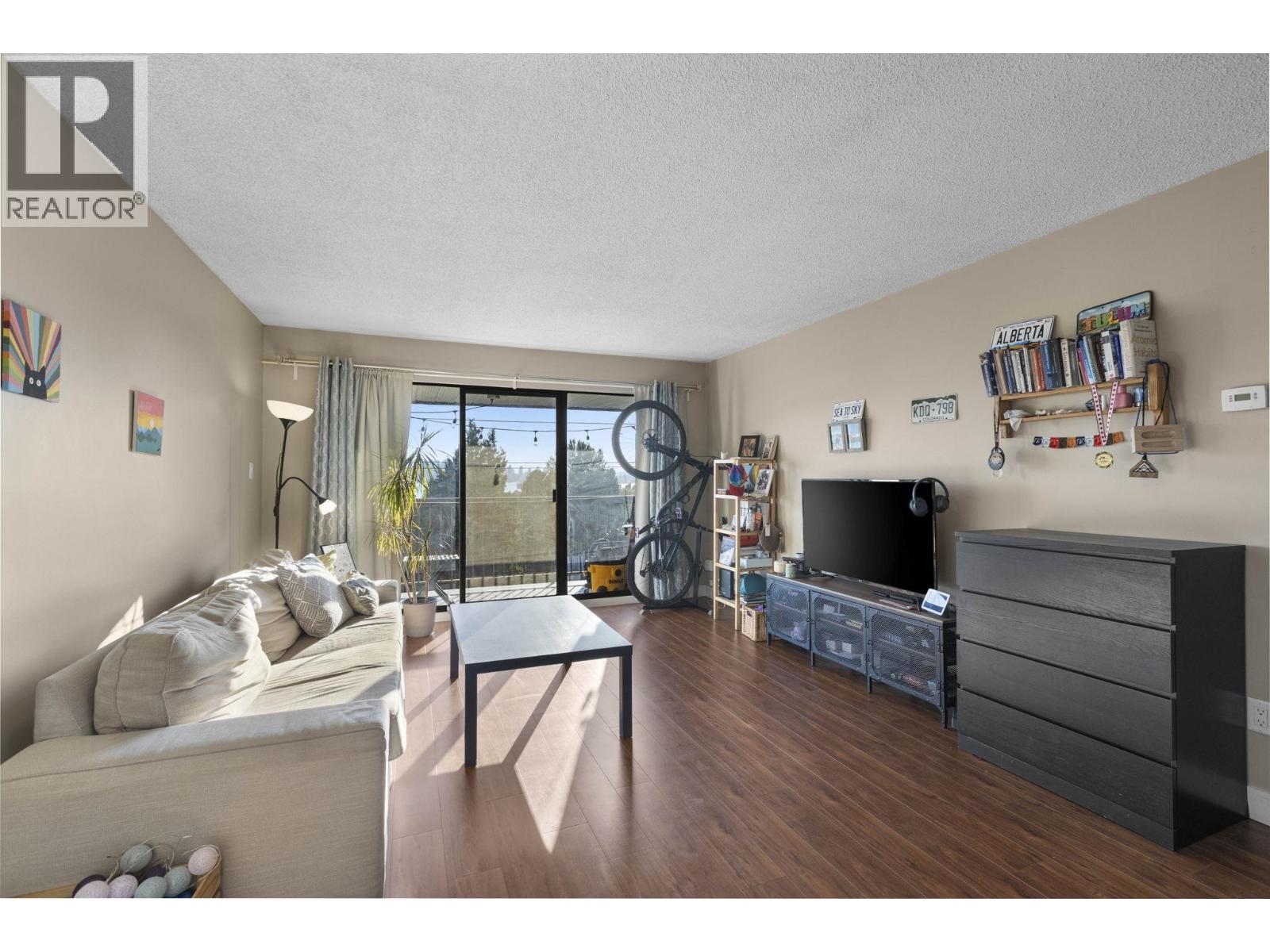 337 340 W 3RD STREET, North Vancouver