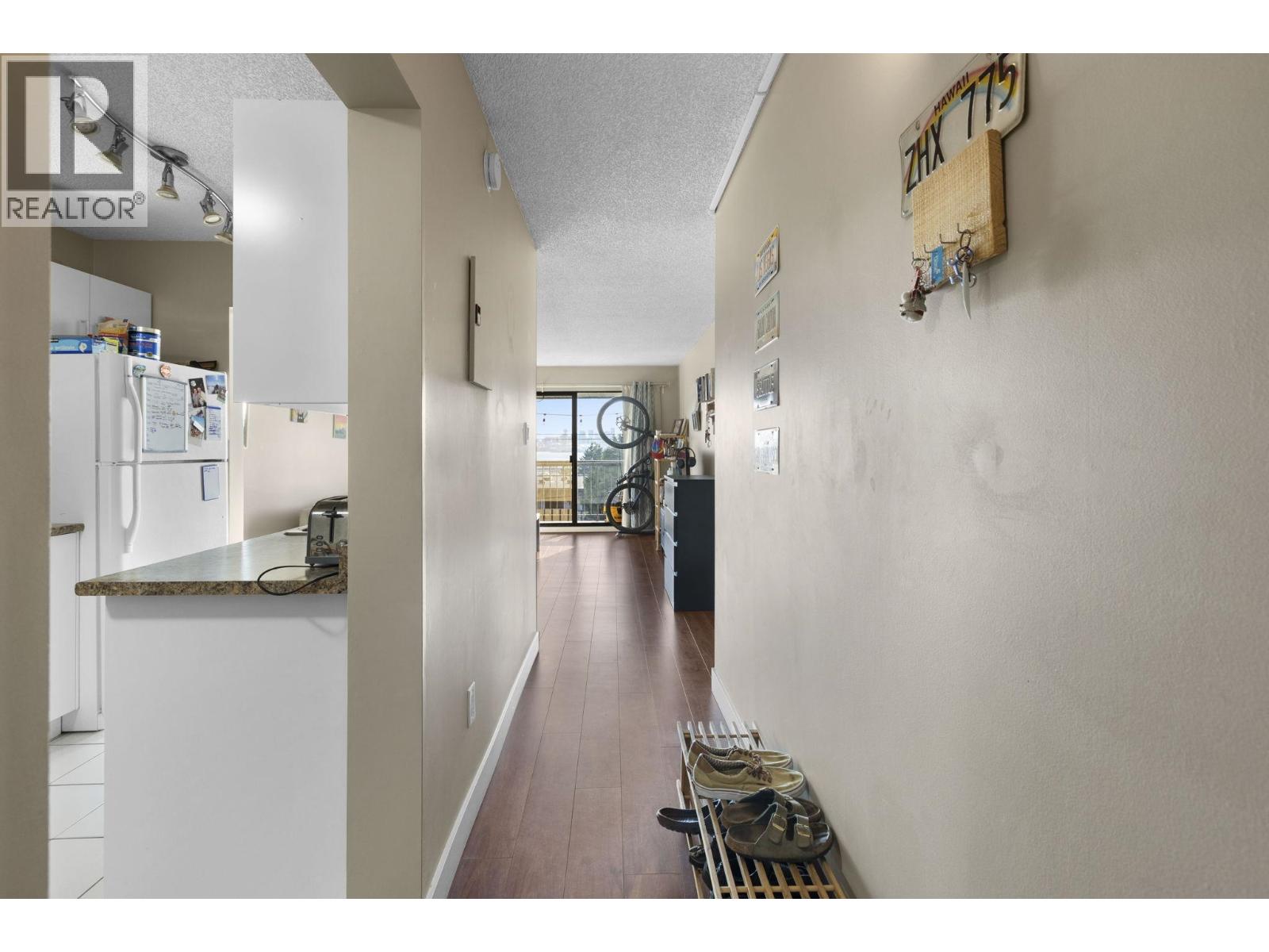 337 340 W 3RD STREET, North Vancouver