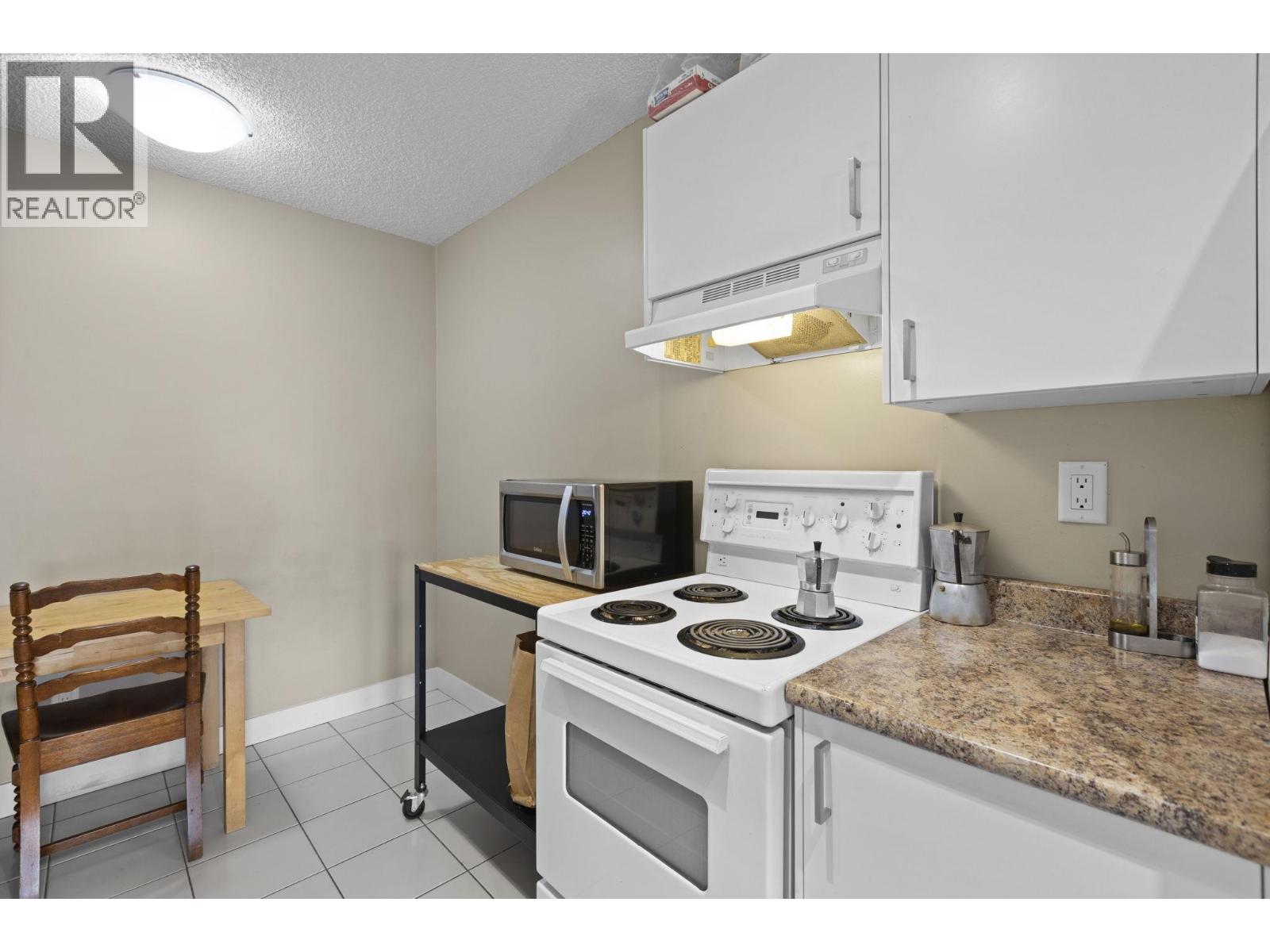 337 340 W 3RD STREET, North Vancouver