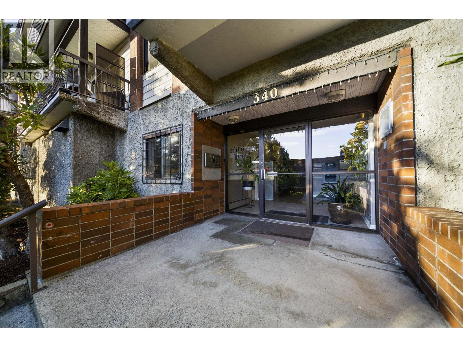337 340 W 3RD STREET, North Vancouver