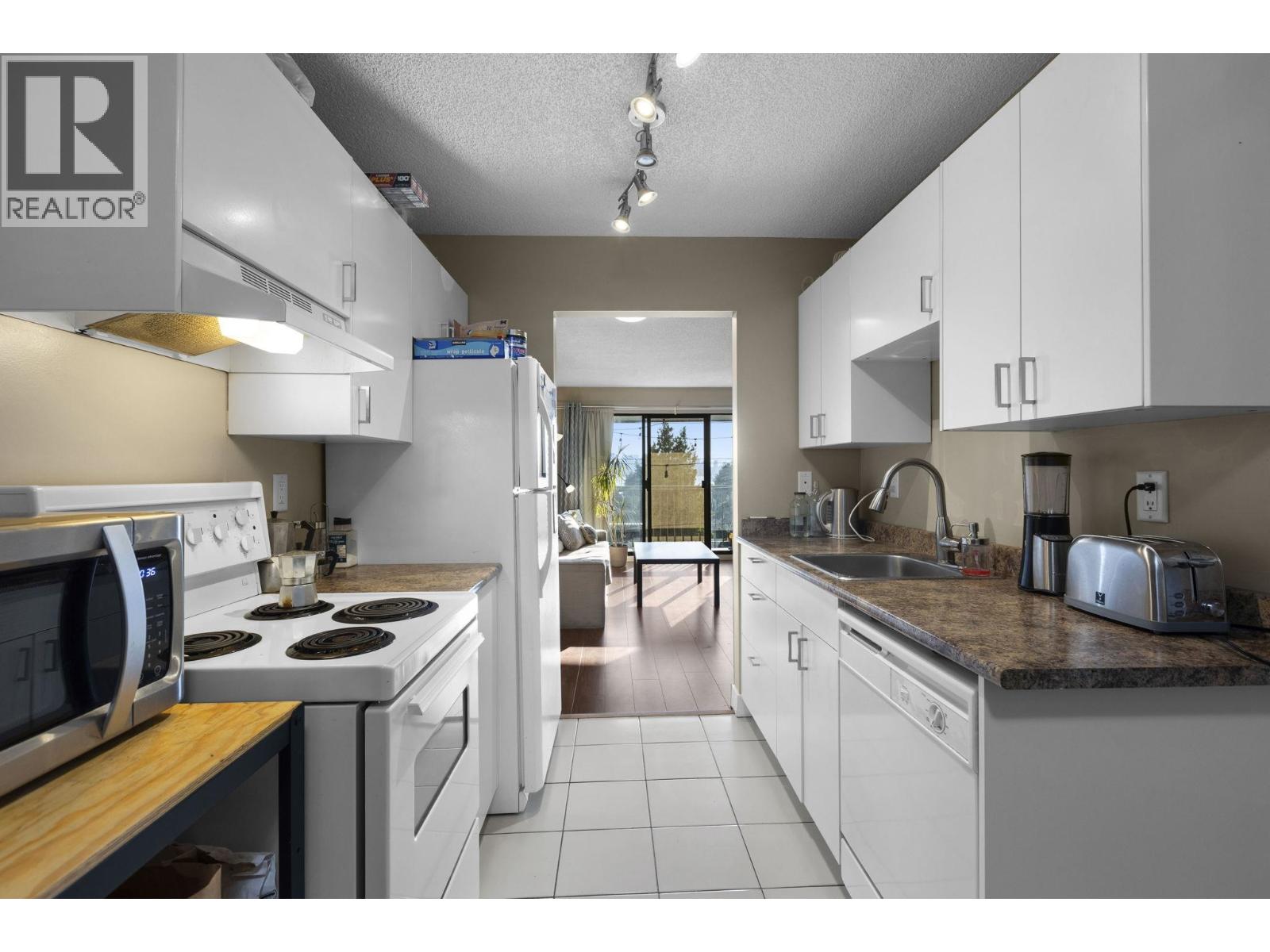 337 340 W 3RD STREET, North Vancouver