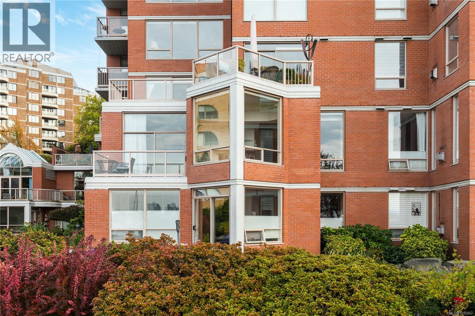 203 636 Montreal Street, Victoria