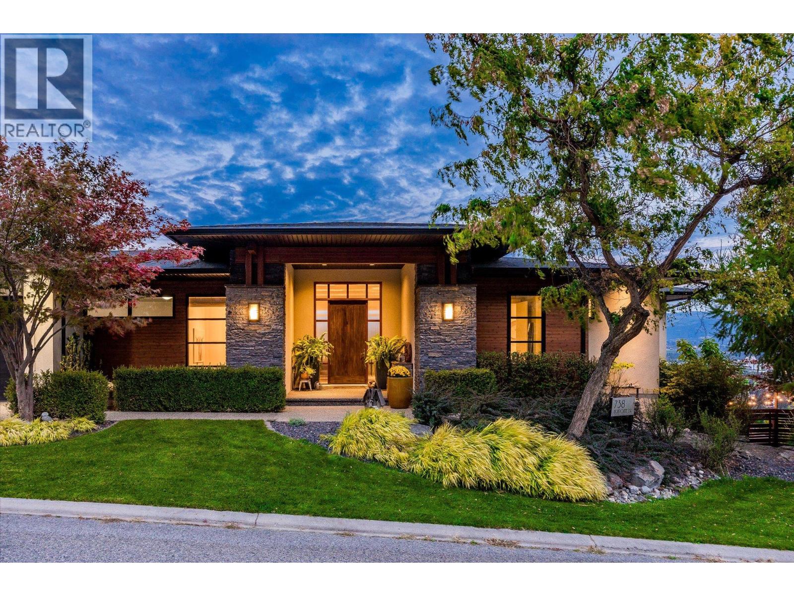  738 Highpointe Drive, Kelowna