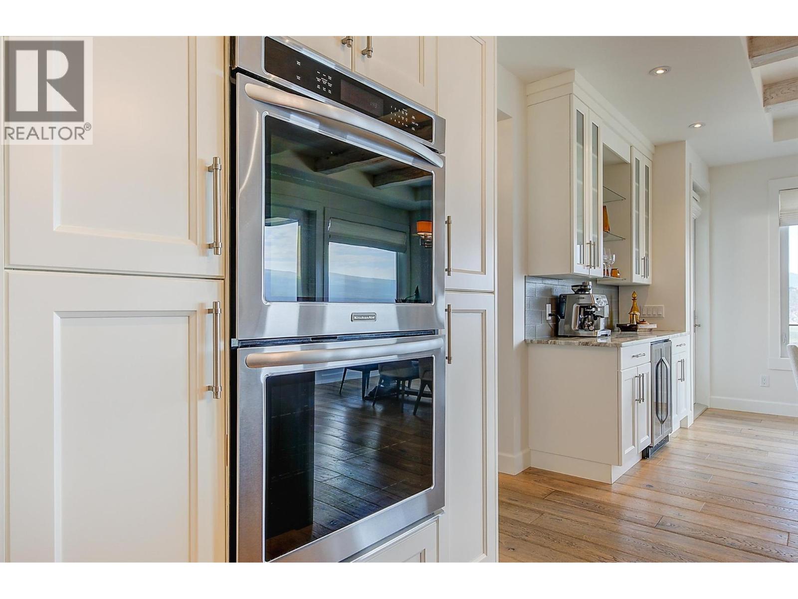  738 Highpointe Drive, Kelowna