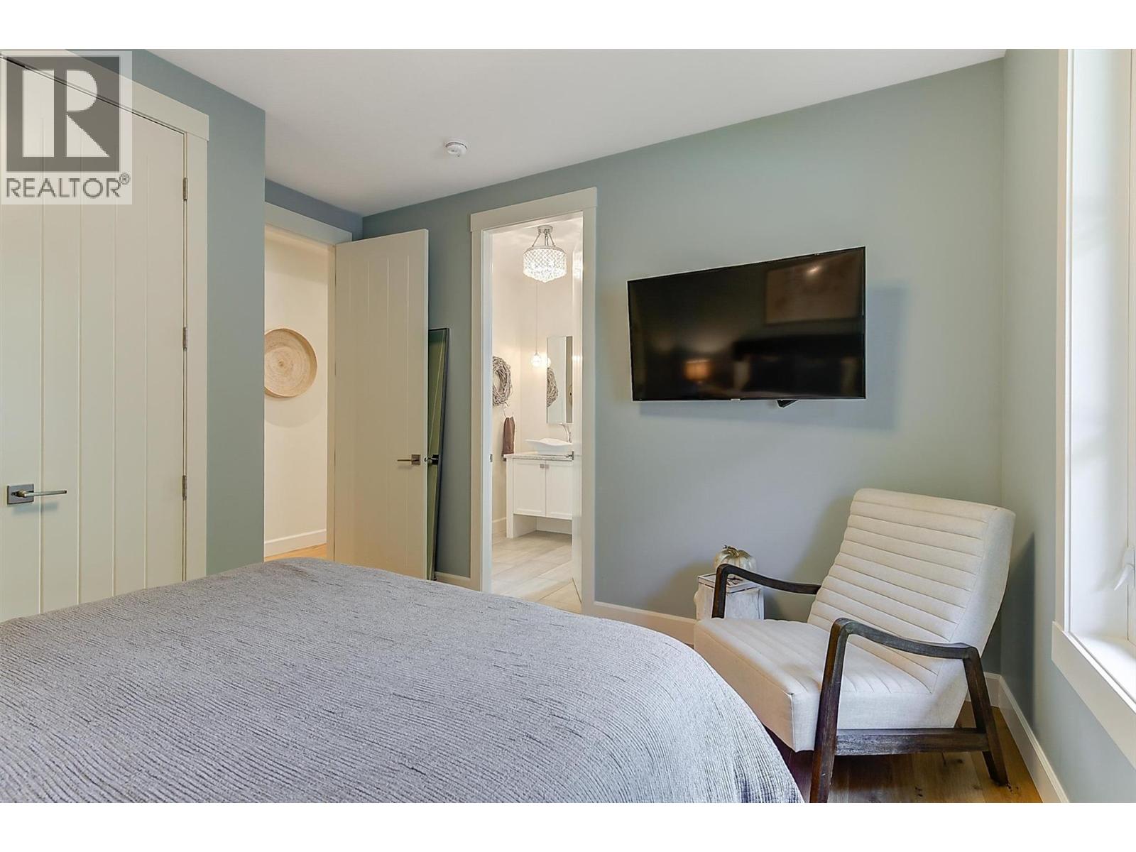  738 Highpointe Drive, Kelowna