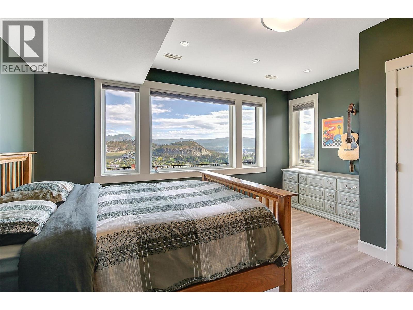  738 Highpointe Drive, Kelowna
