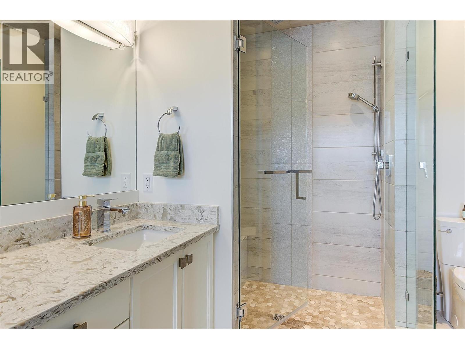  738 Highpointe Drive, Kelowna