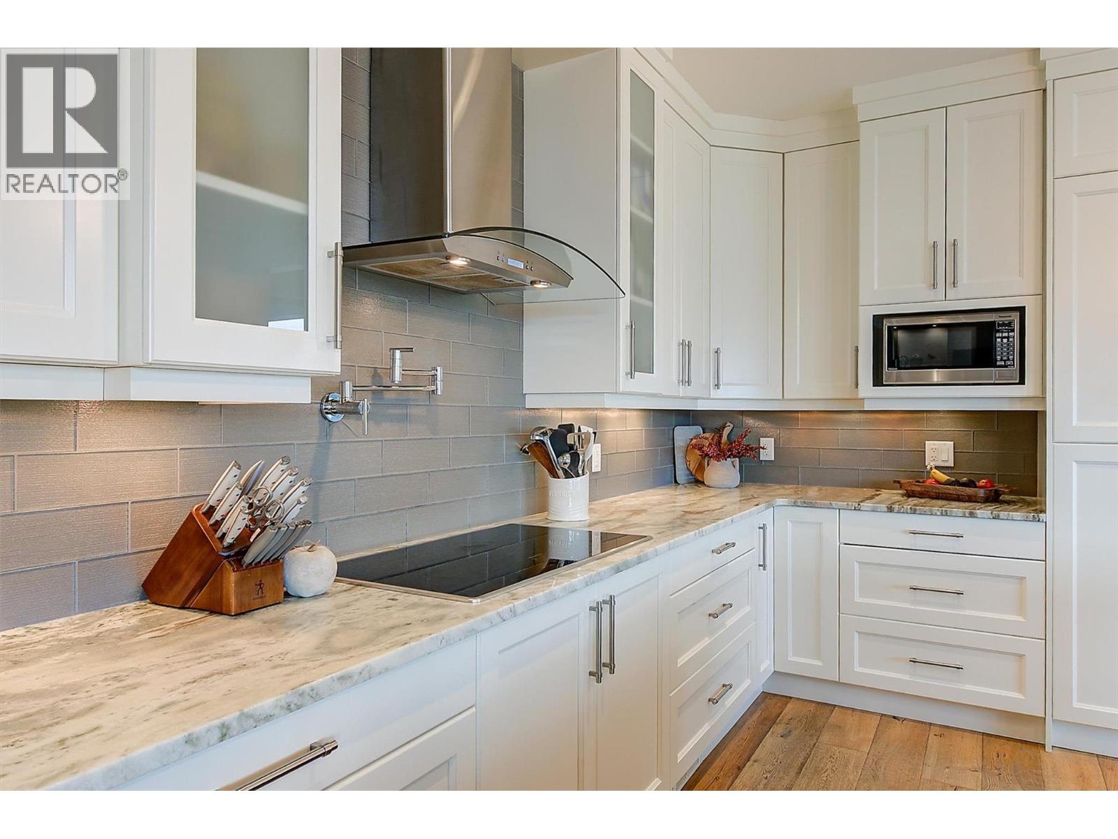  738 Highpointe Drive, Kelowna