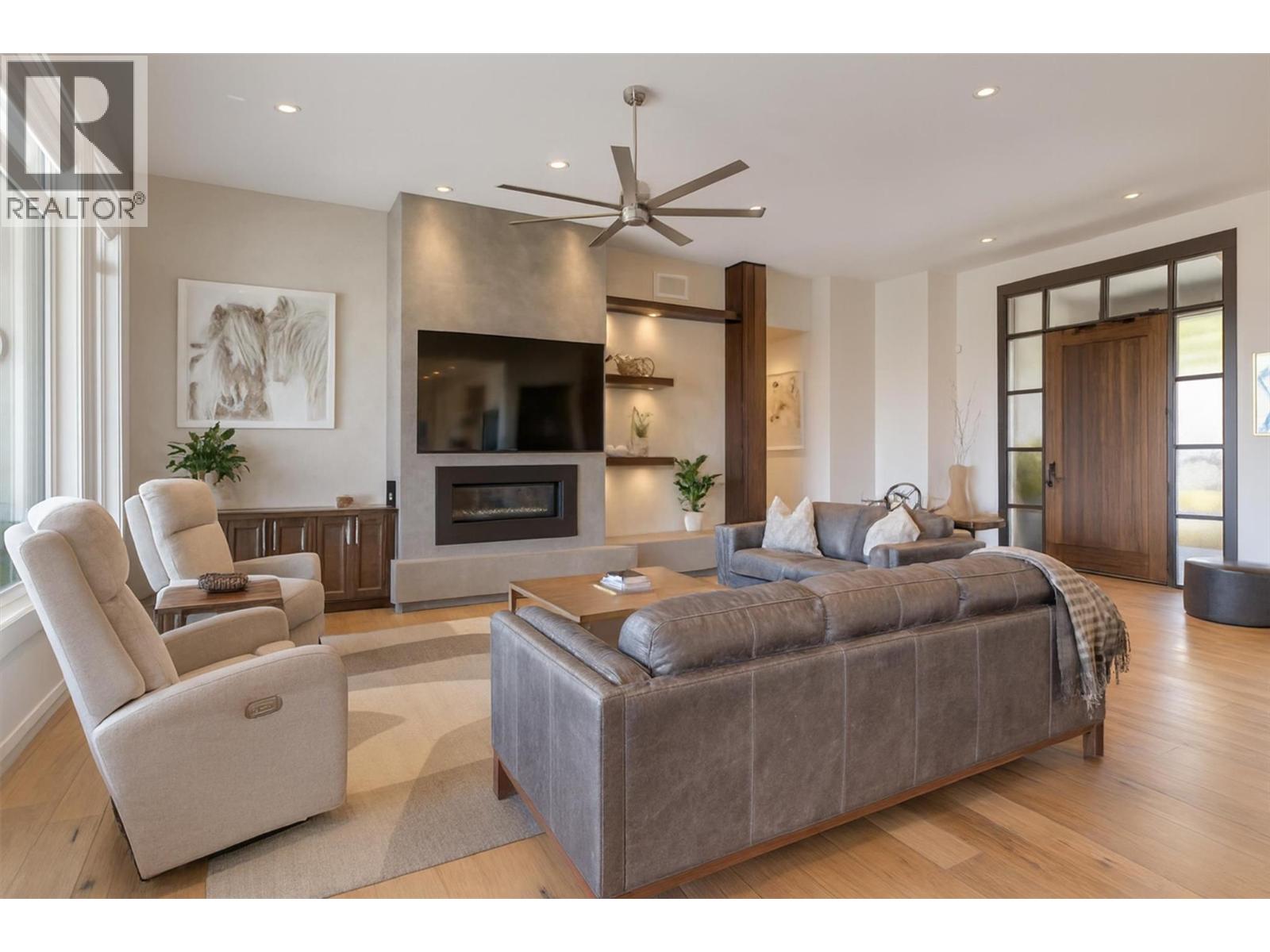  738 Highpointe Drive, Kelowna