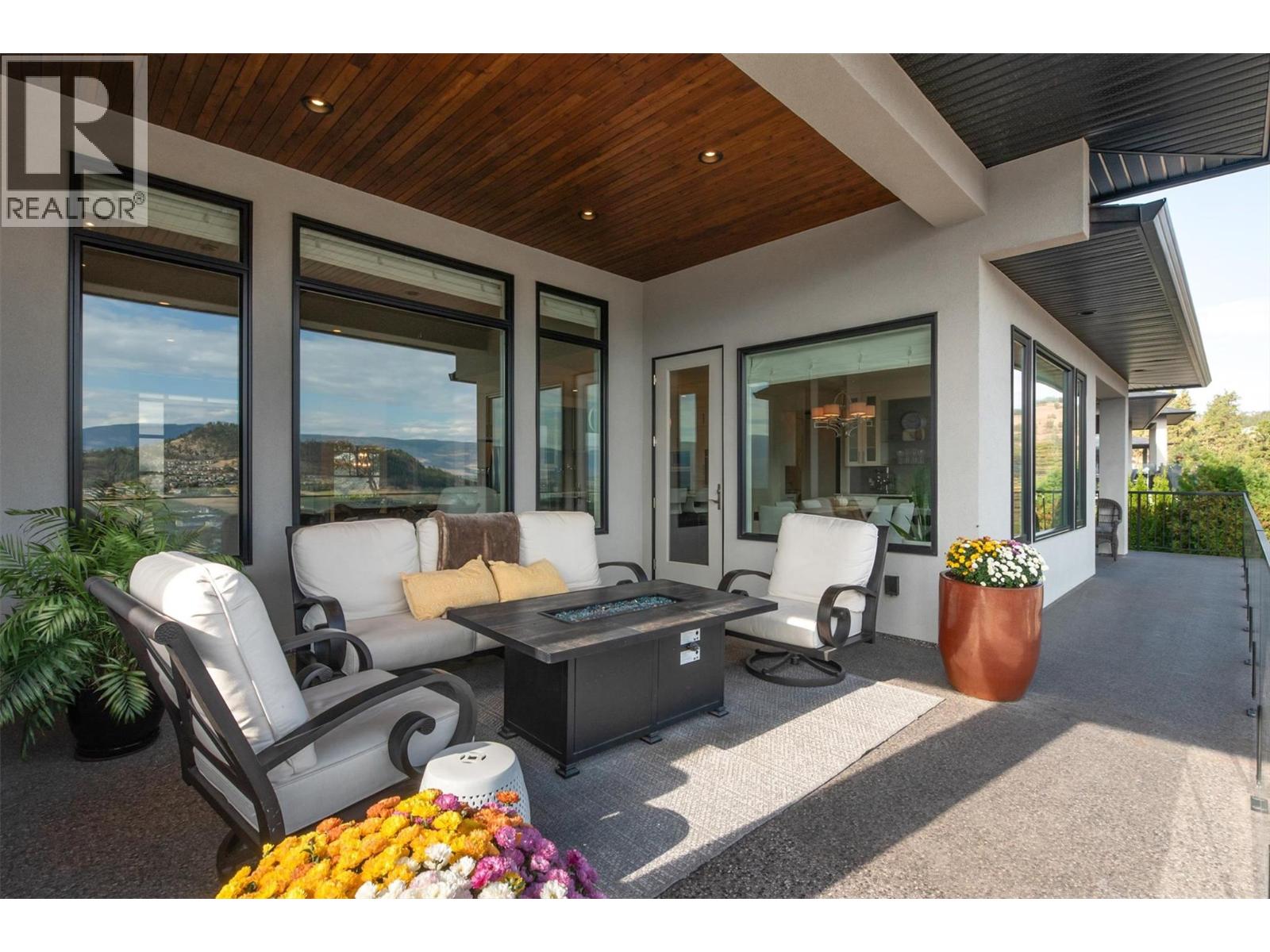  738 Highpointe Drive, Kelowna