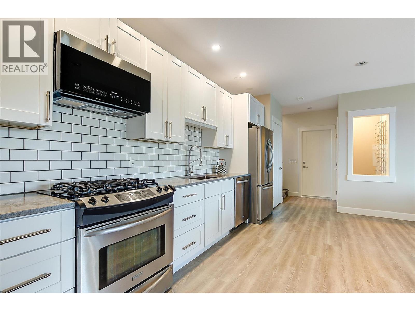  738 Highpointe Drive, Kelowna