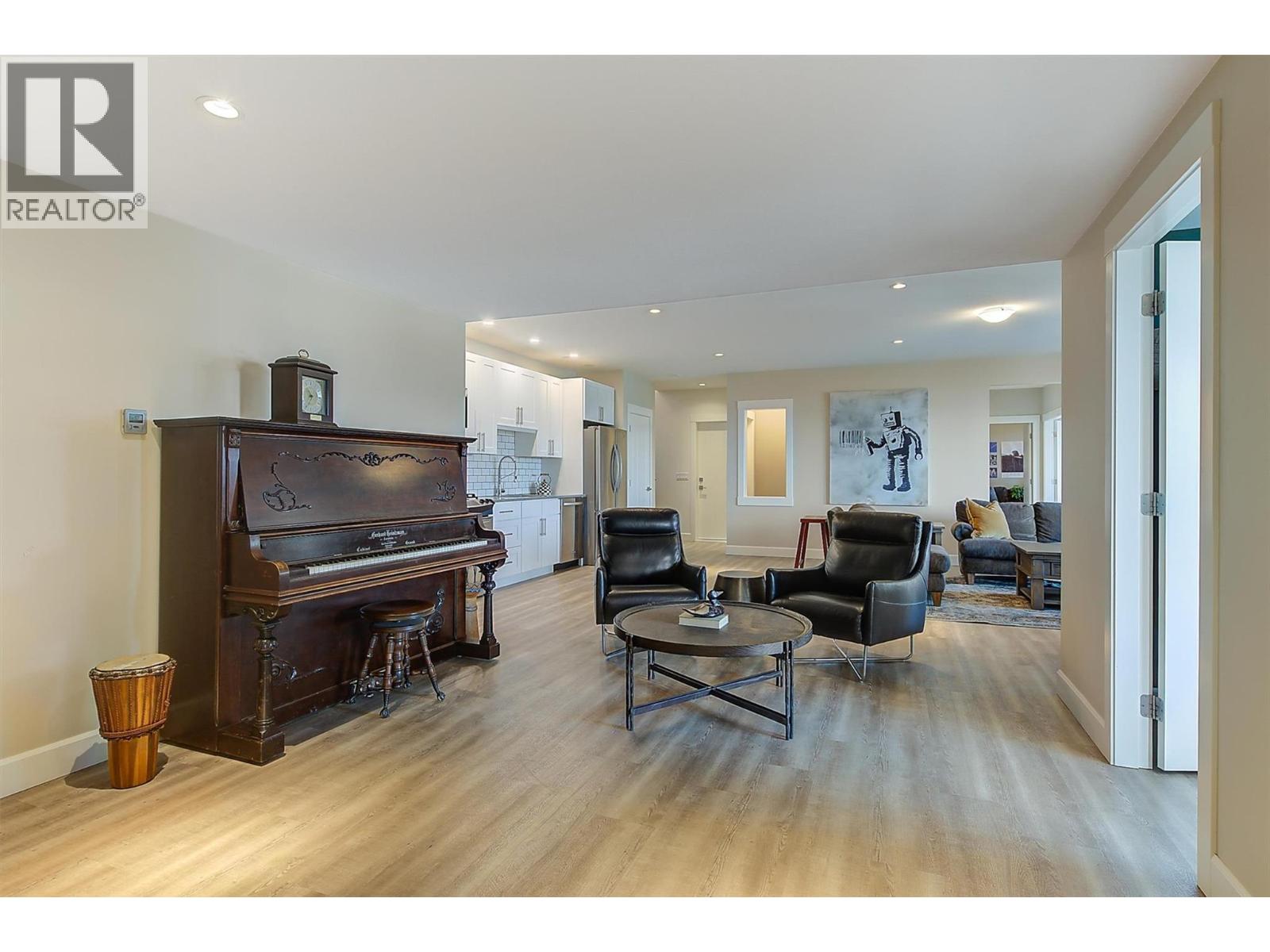  738 Highpointe Drive, Kelowna