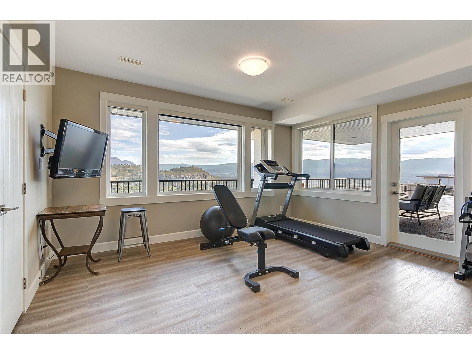  738 Highpointe Drive, Kelowna