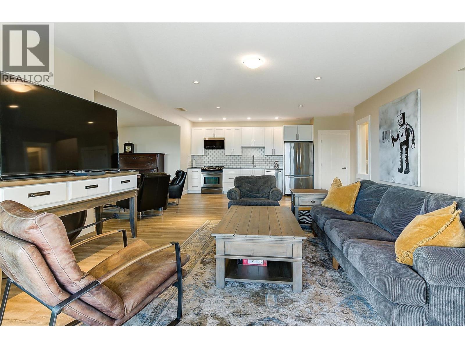  738 Highpointe Drive, Kelowna
