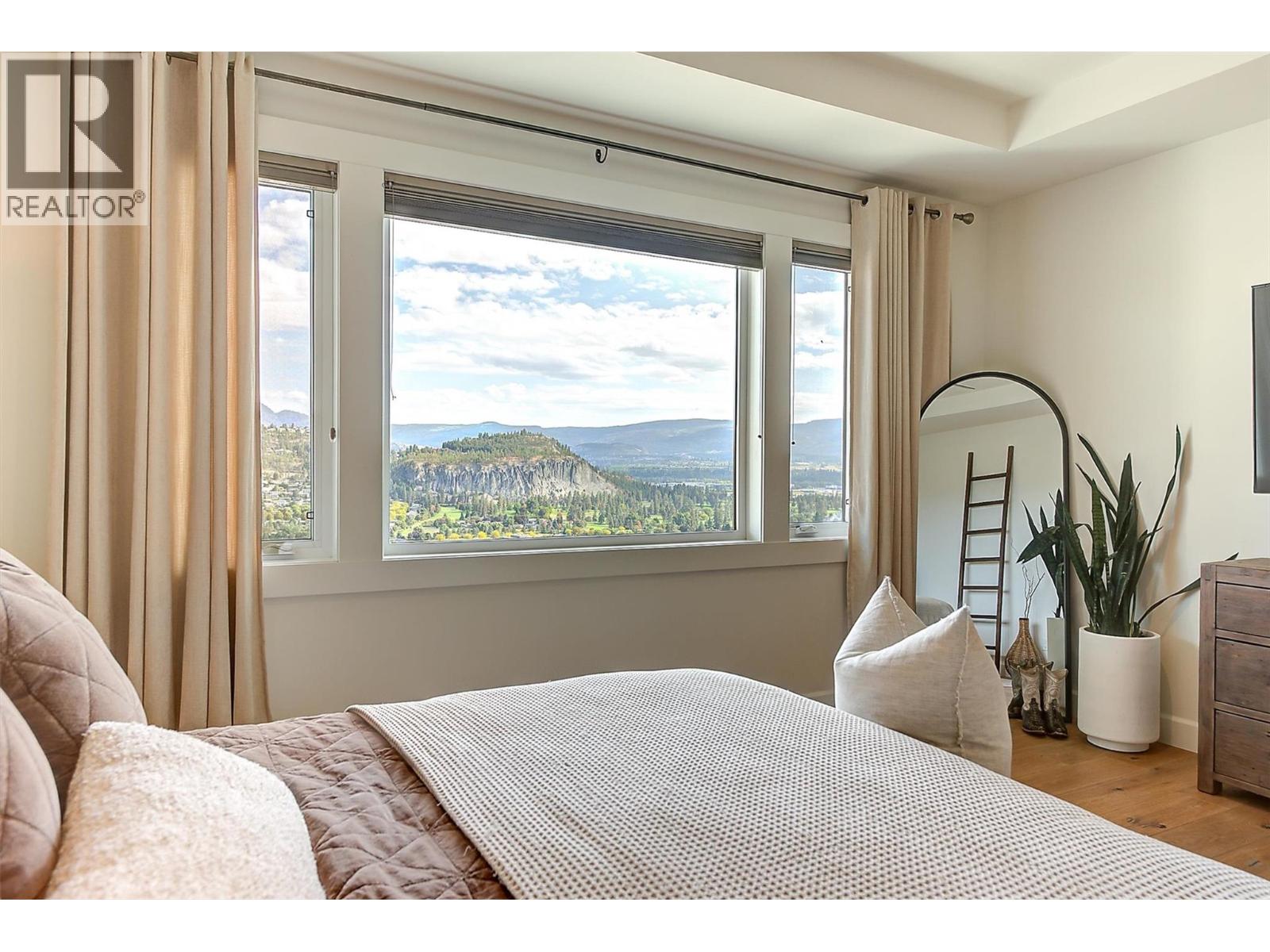  738 Highpointe Drive, Kelowna
