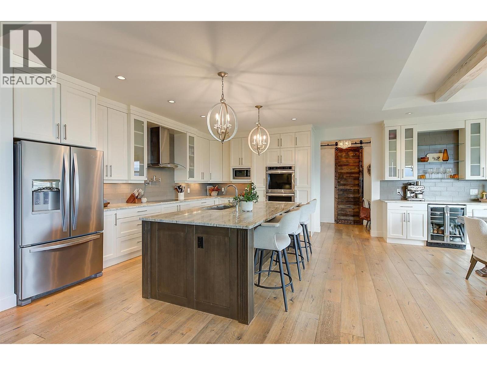  738 Highpointe Drive, Kelowna