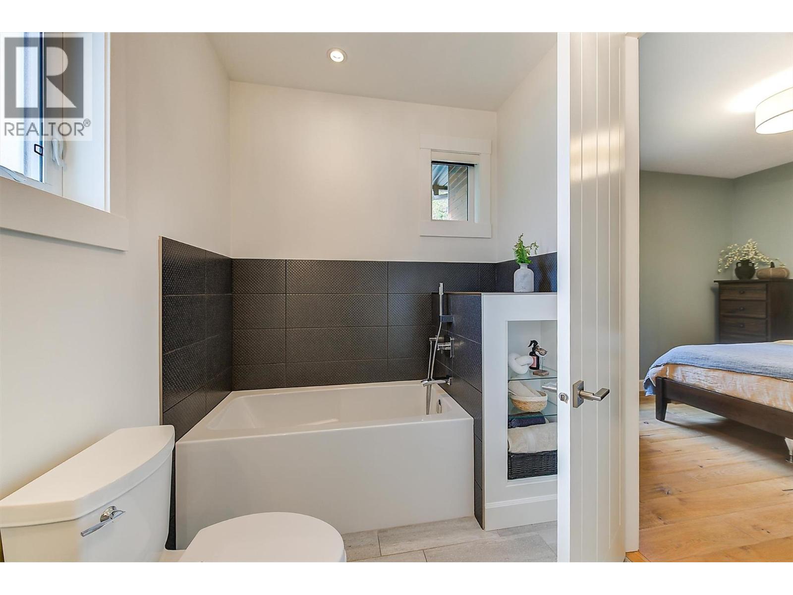  738 Highpointe Drive, Kelowna