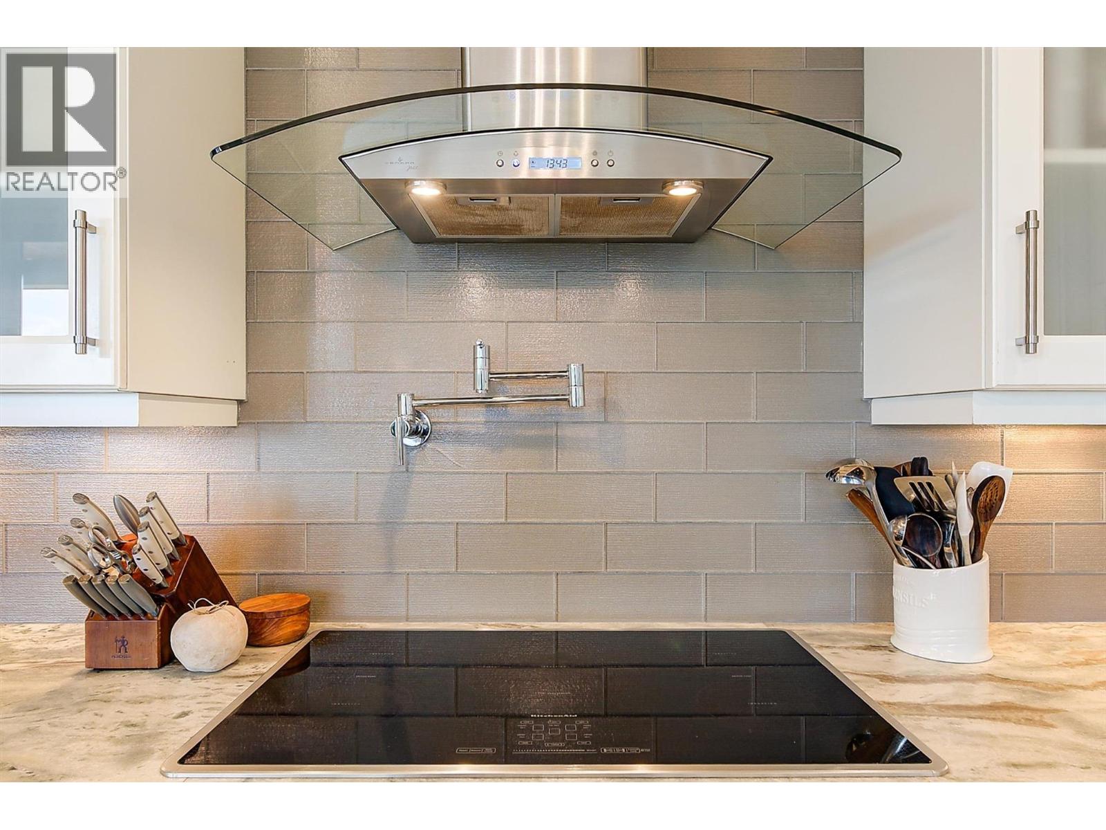  738 Highpointe Drive, Kelowna