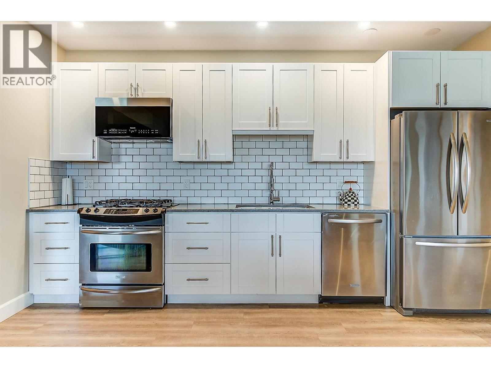  738 Highpointe Drive, Kelowna
