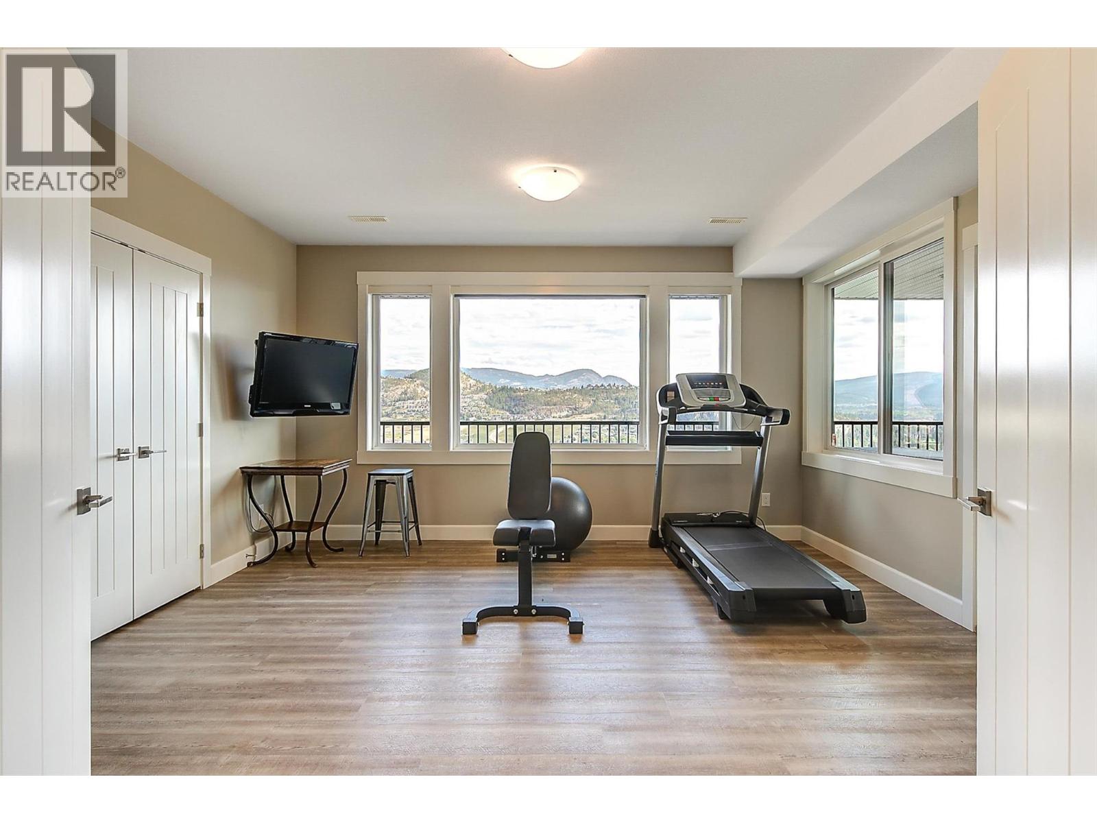  738 Highpointe Drive, Kelowna