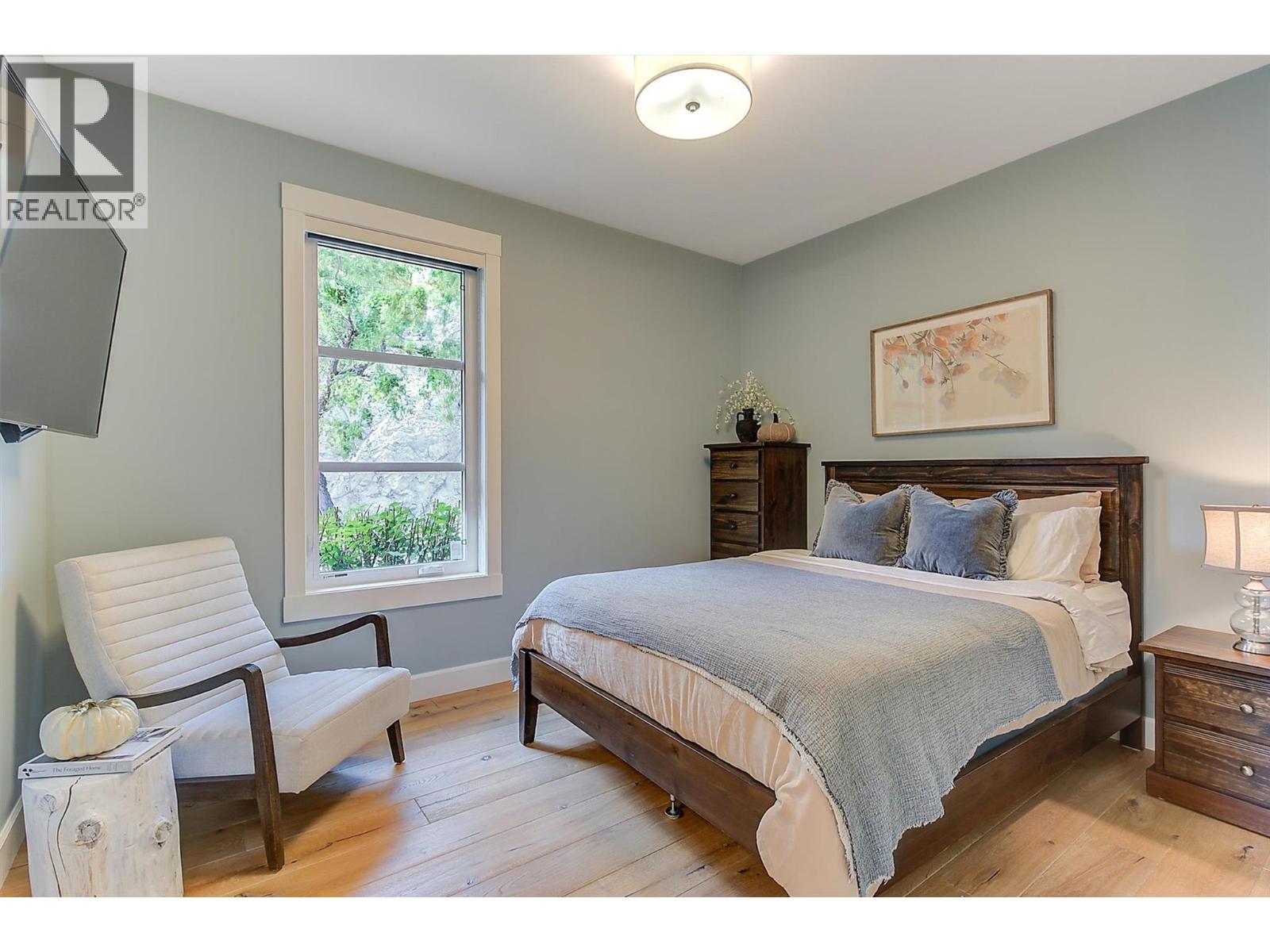  738 Highpointe Drive, Kelowna