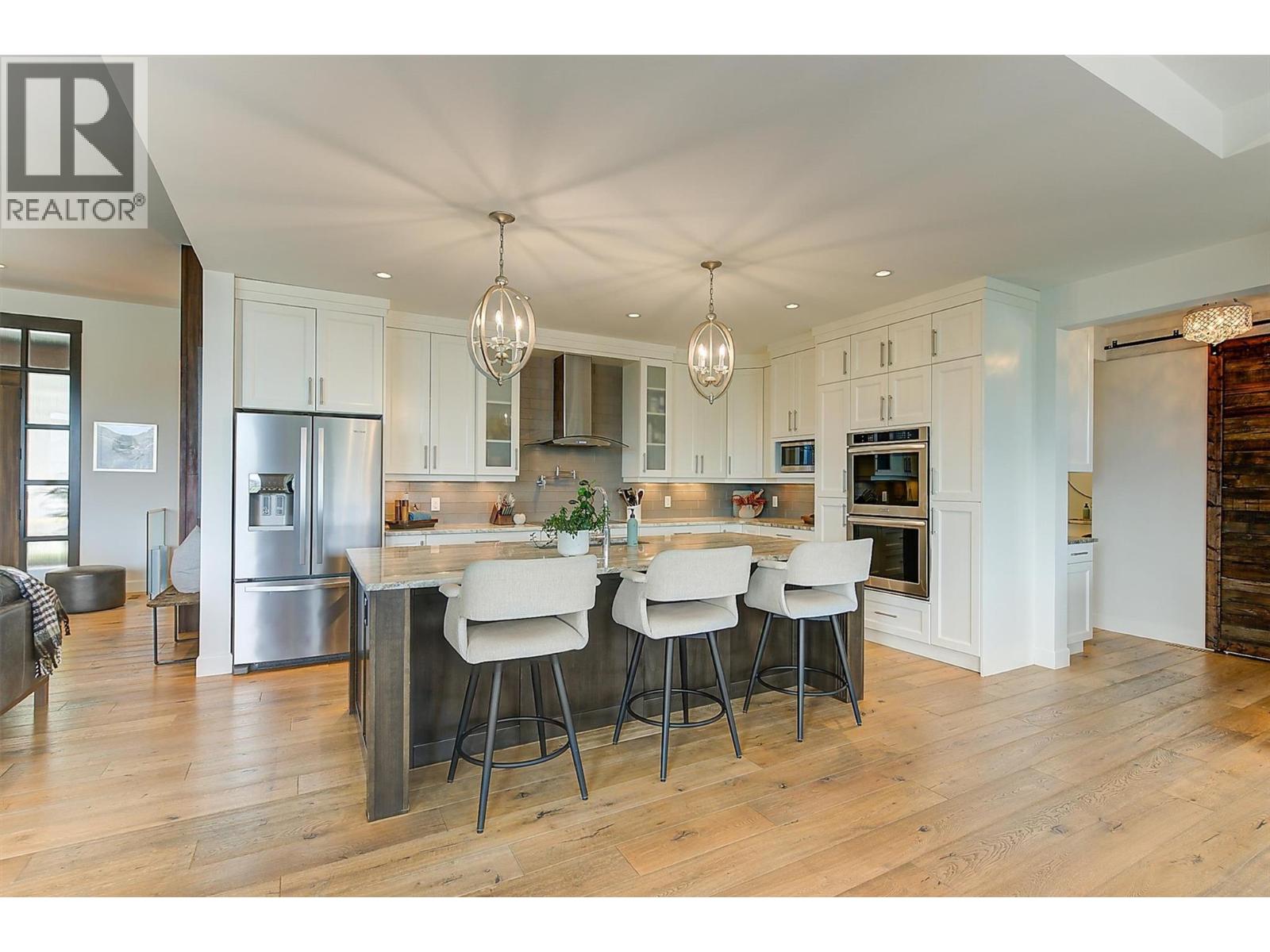 738 Highpointe Drive, Kelowna