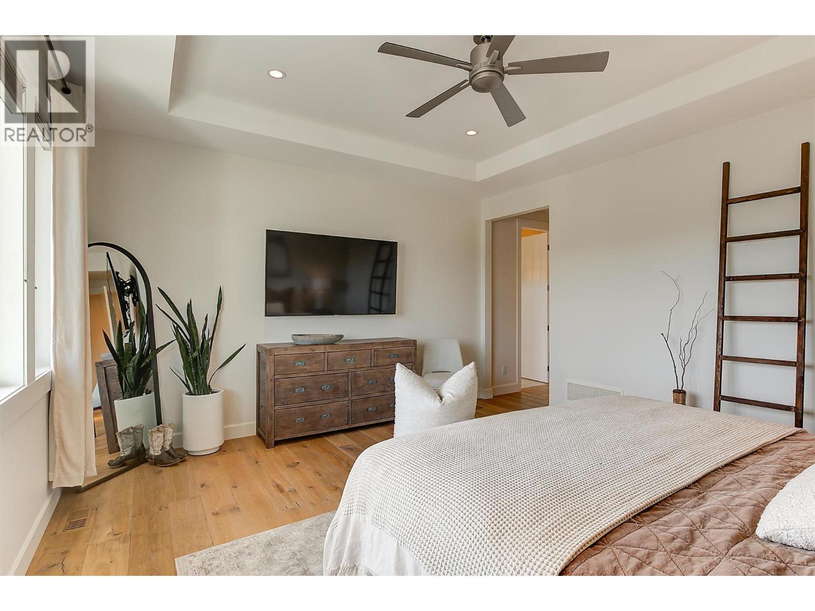  738 Highpointe Drive, Kelowna