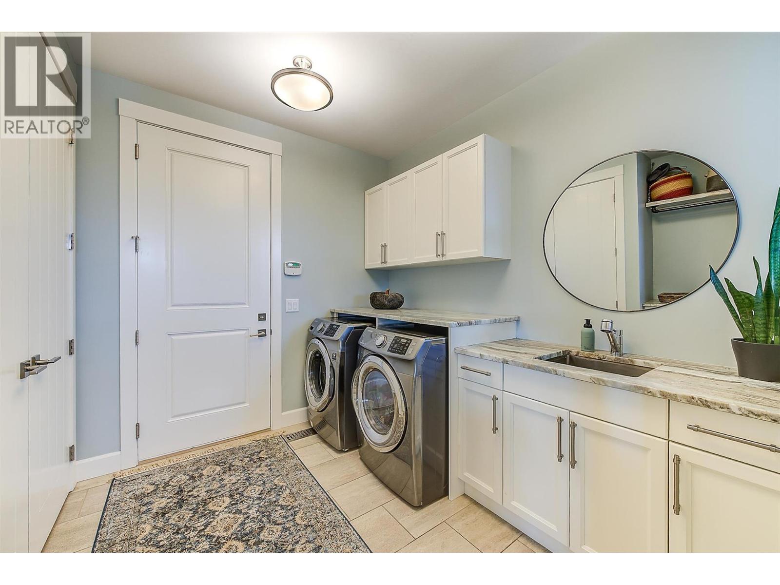  738 Highpointe Drive, Kelowna