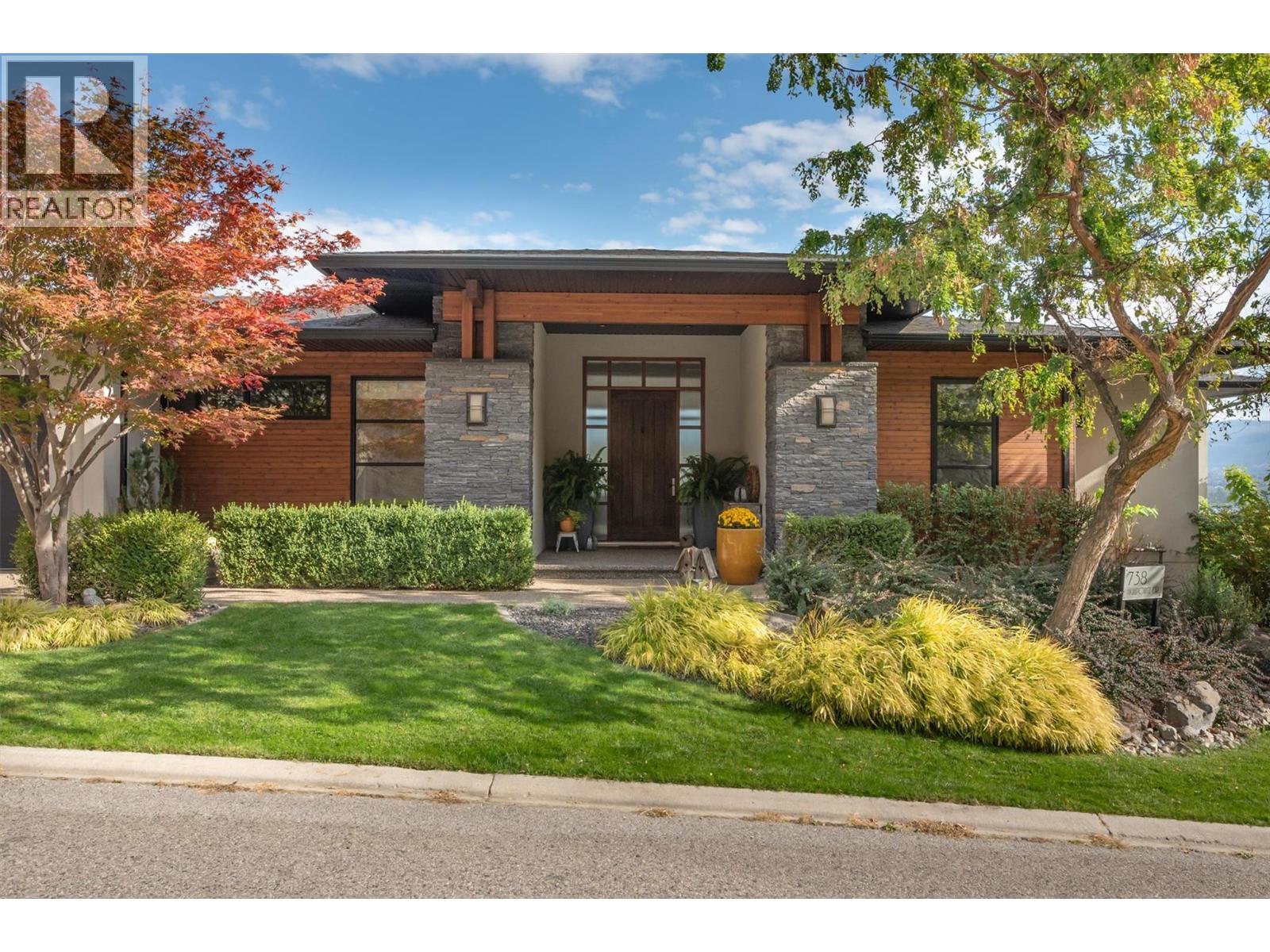  738 Highpointe Drive, Kelowna