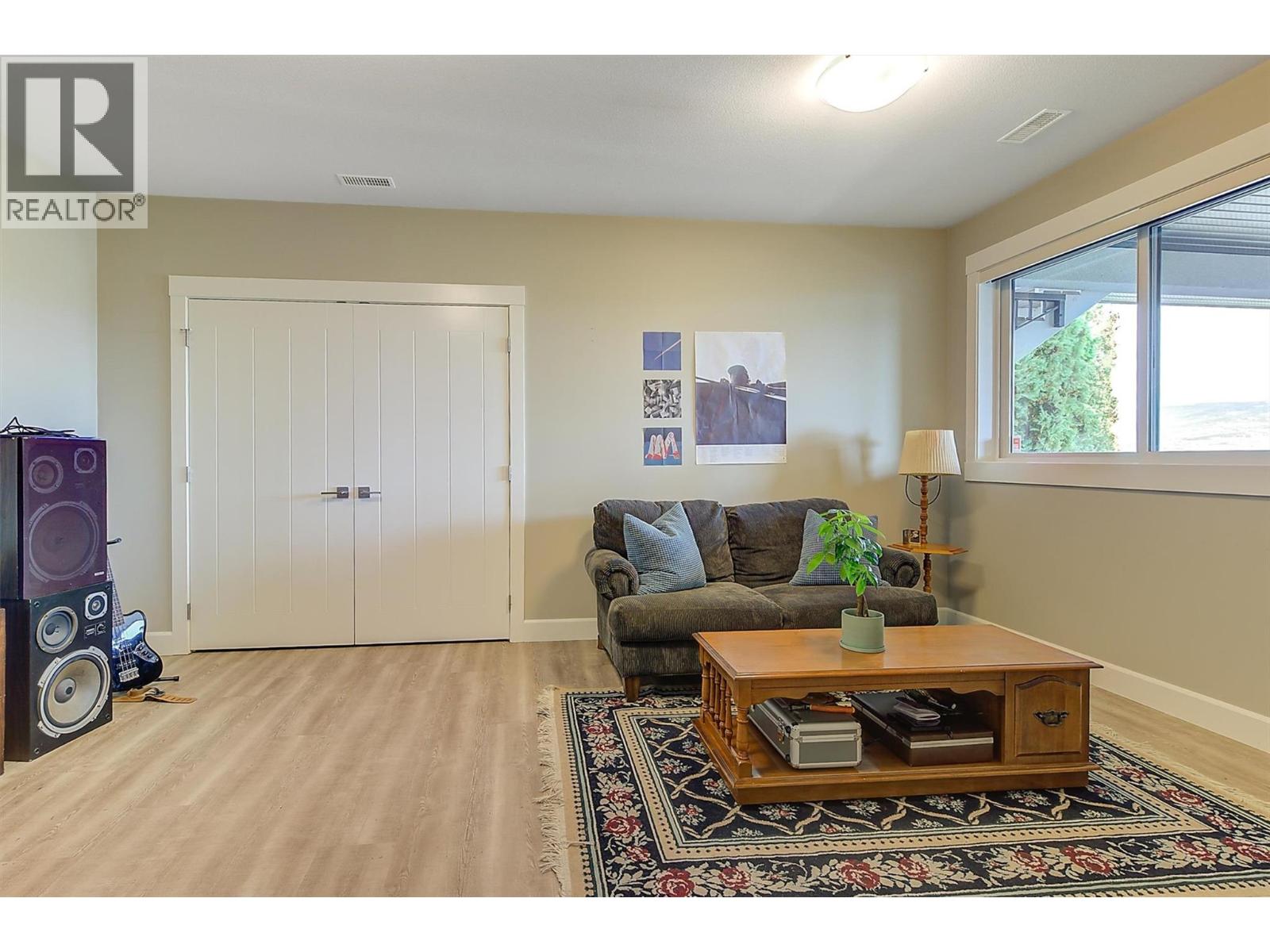  738 Highpointe Drive, Kelowna