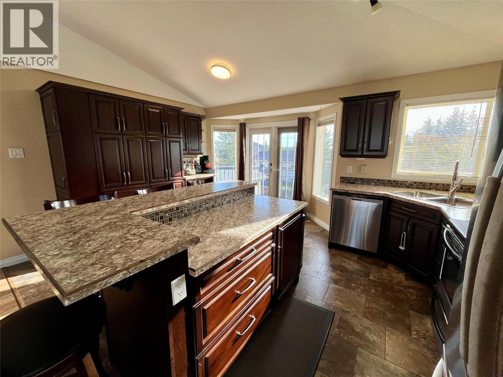 10710 Cottonwood Crescent, Dawson Creek