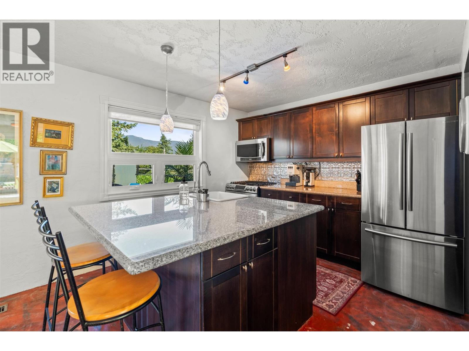 230 6 Street SE, Salmon Arm