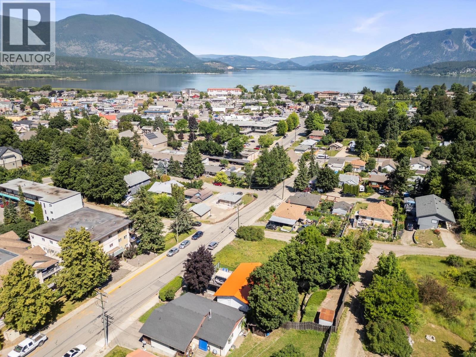 230 6 Street SE, Salmon Arm