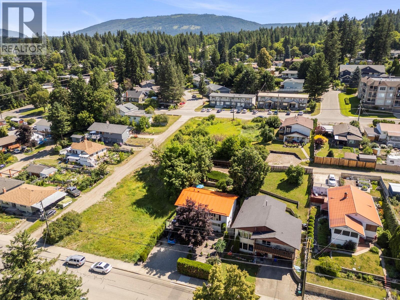 230 6 Street SE, Salmon Arm