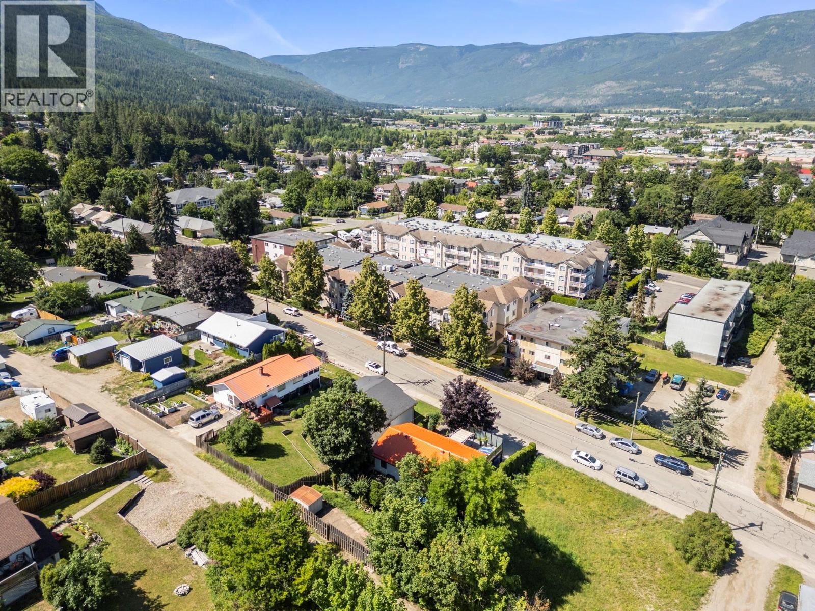 230 6 Street SE, Salmon Arm