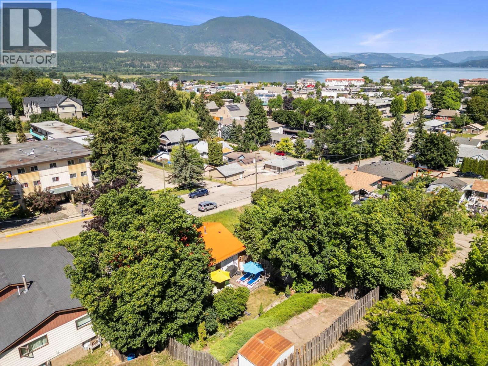 230 6 Street SE, Salmon Arm