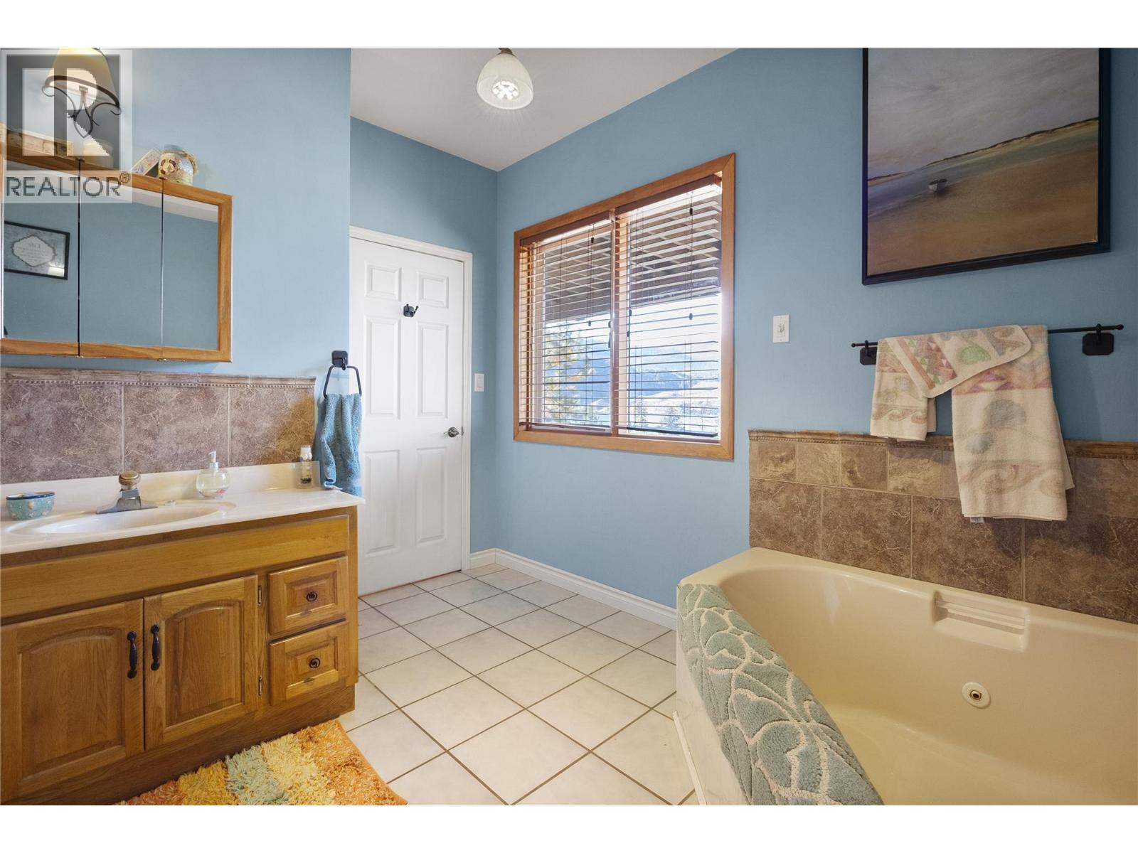  518 Sunny Bay Road, Okanagan Falls