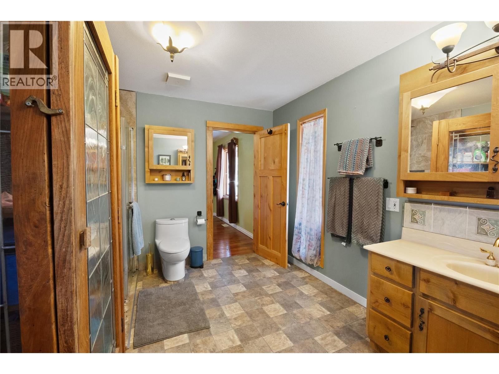  518 Sunny Bay Road, Okanagan Falls