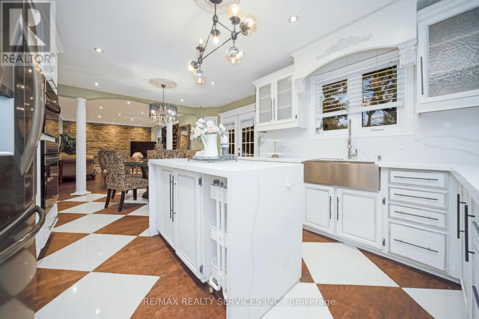 Single Family House for Sale in  LEEWARD DRIVE N Brampton (Westgate) 