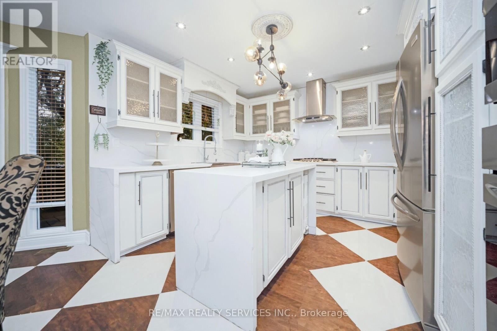 Single Family House for Sale in  LEEWARD DRIVE N Brampton (Westgate) 