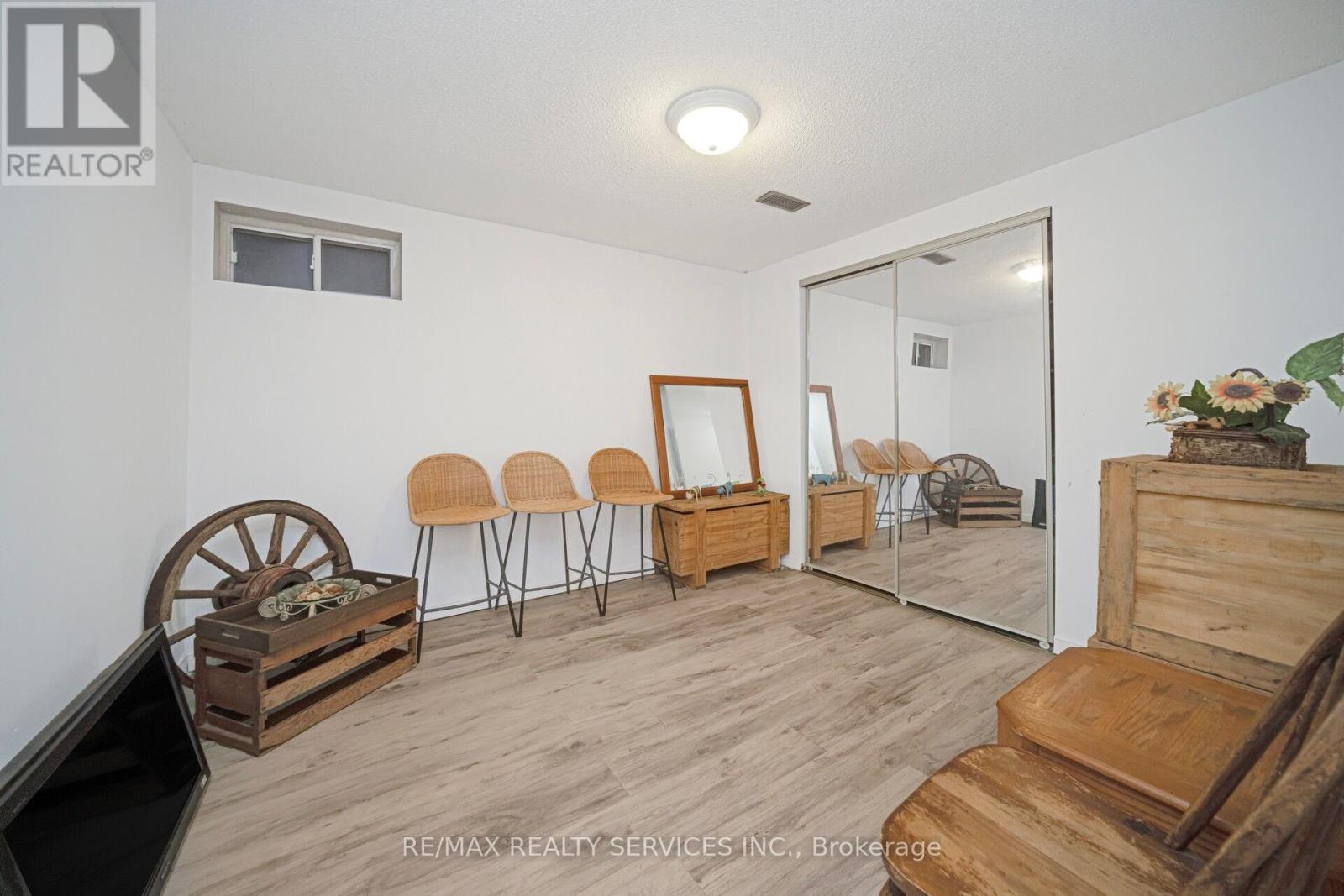 Single Family House for Sale in  LEEWARD DRIVE N Brampton (Westgate) 