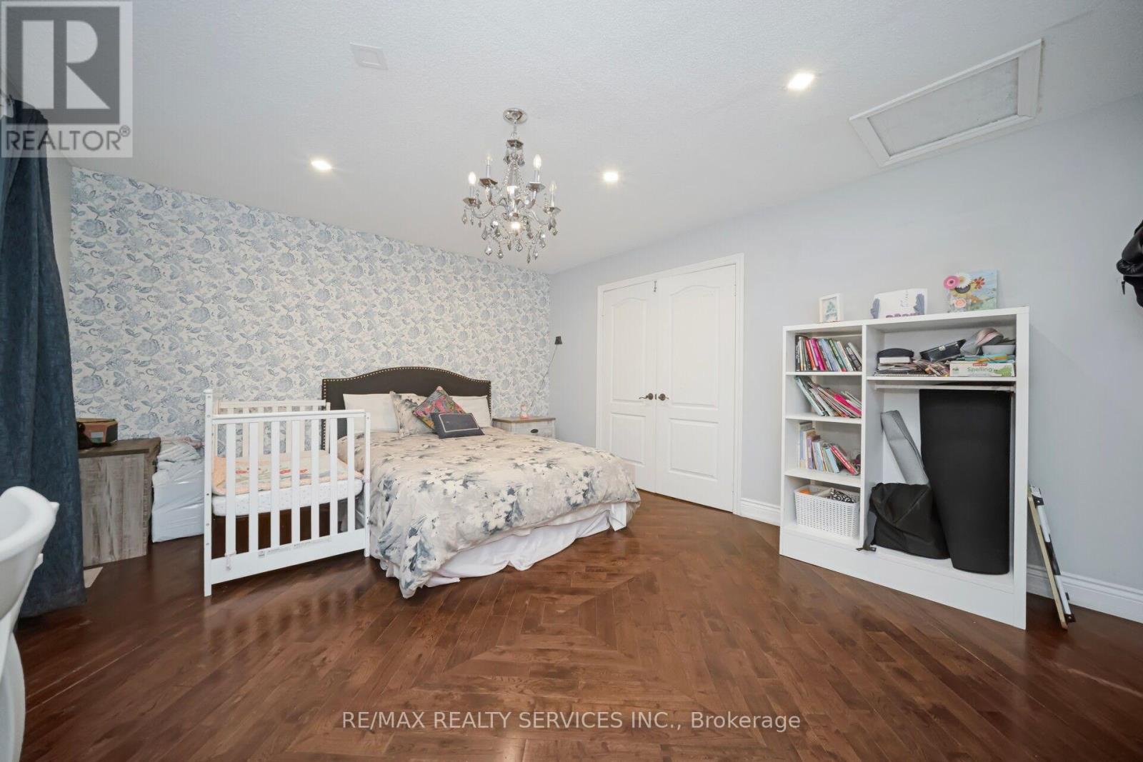 Single Family House for Sale in  LEEWARD DRIVE N Brampton (Westgate) 