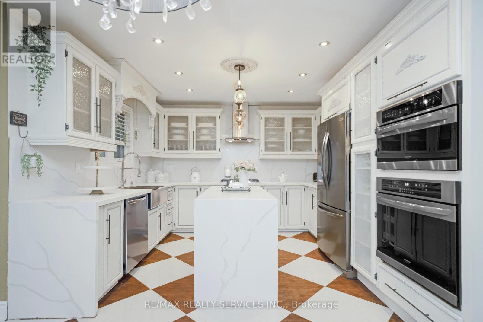 Single Family House for Sale in  LEEWARD DRIVE N Brampton (Westgate) 