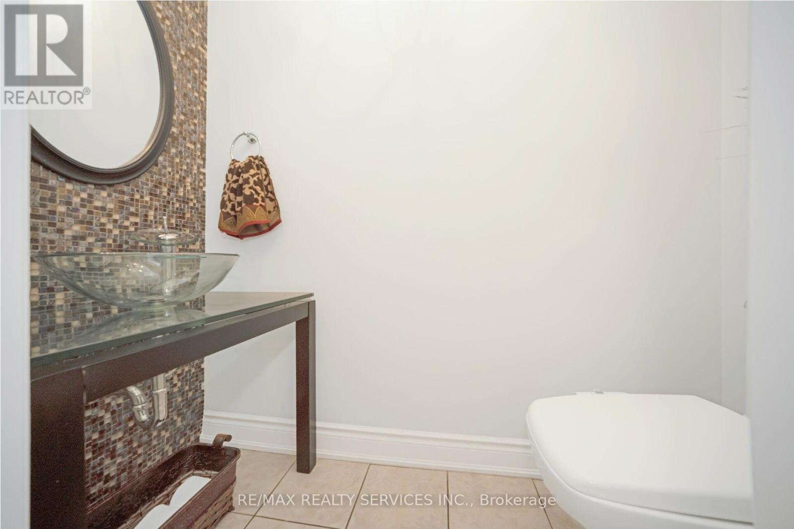 Single Family House for Sale in  LEEWARD DRIVE N Brampton (Westgate) 